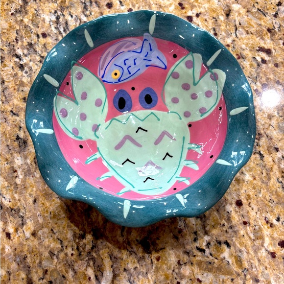 Like new Susan Painter pottery ruffle bowl crab fish beach - Picture 1 of 6